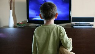 children watching tv